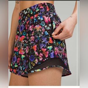 Lululemon Hotty Hot HR Shorts 4" Flowerscope - 6